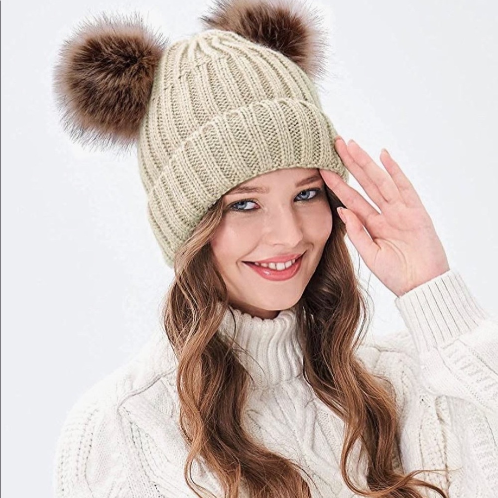 Best Selling Beanie with detail detachable Pom Poms